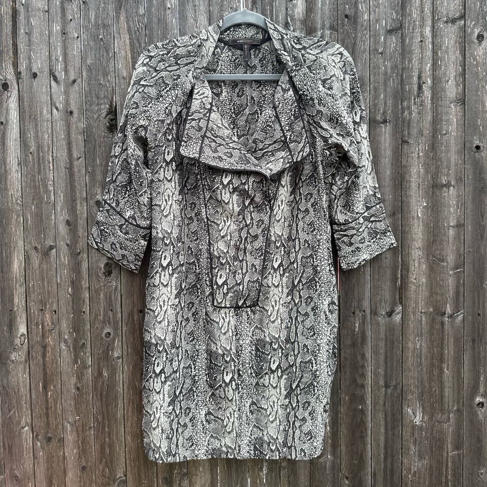 Bcbgmaxazria Silk Snakeskin Lapelled Collar Shift Dress in Grey/Black - Size XS
